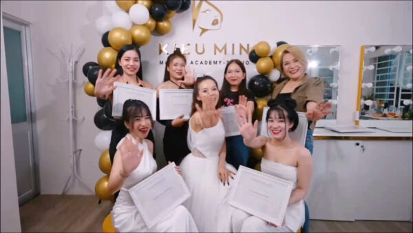 Học viên Kiều Min Academy nhận chứng nhận tốt nghiệp