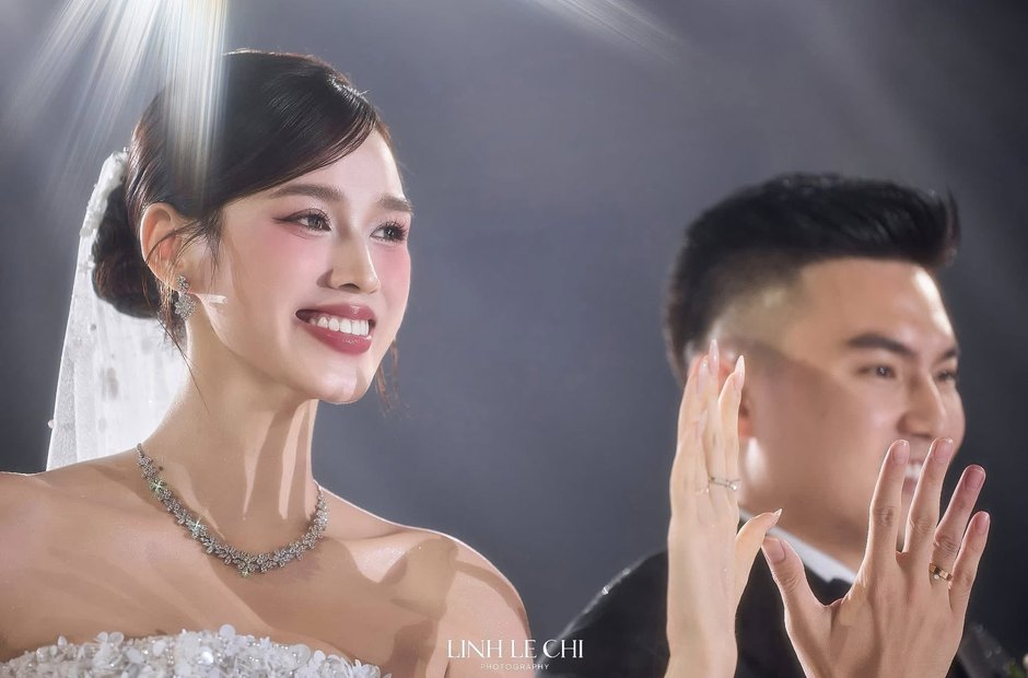 Ảnh cưới chụp trong studio