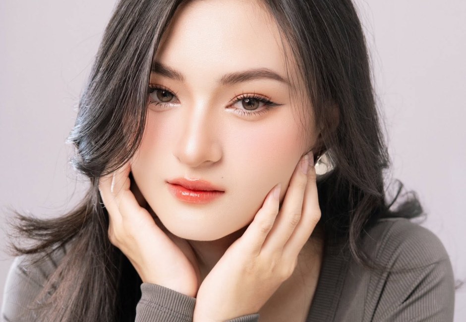Khách nữ sau buổi trang điểm dự tiệc tại Makeup Kiều Min