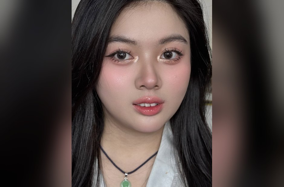 Gương mặt trang điểm hoàn thiện