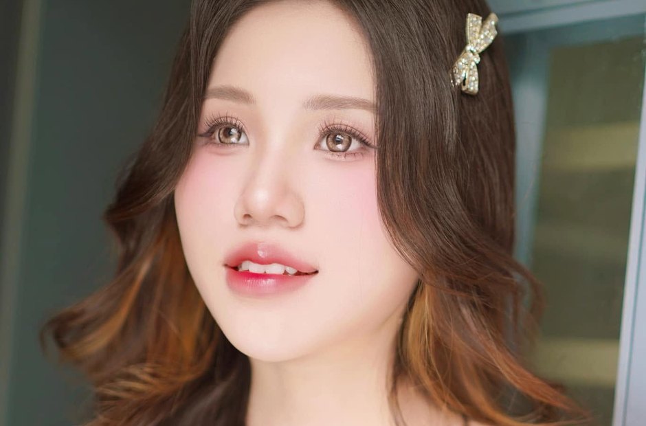 Lớp nền đều màu trên gương mặt