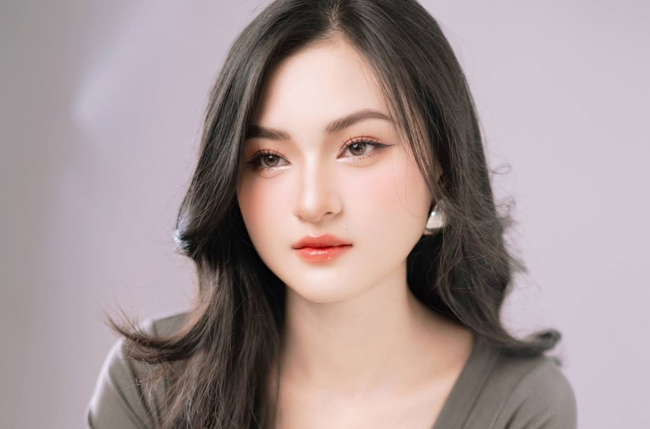 Lớp nền đều màu từ mặt xuống cổ