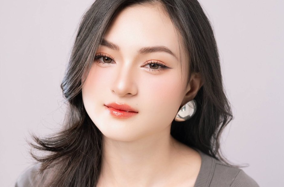 Lớp nền mịn ở vùng má