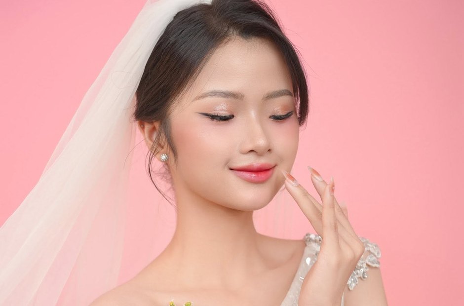 Cô dâu sau buổi trang điểm