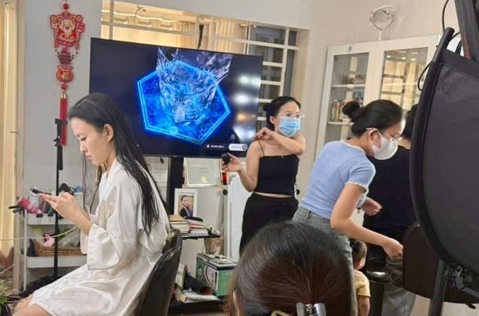 Hậu trường trang điểm tại studio