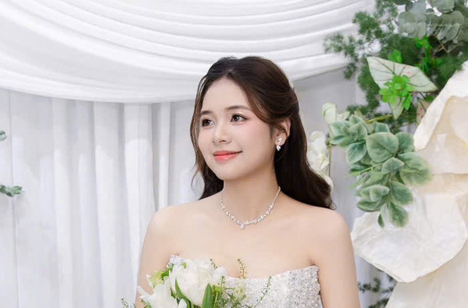 Cô dâu ở tỉnh chụp ảnh cưới ngay tại nhà