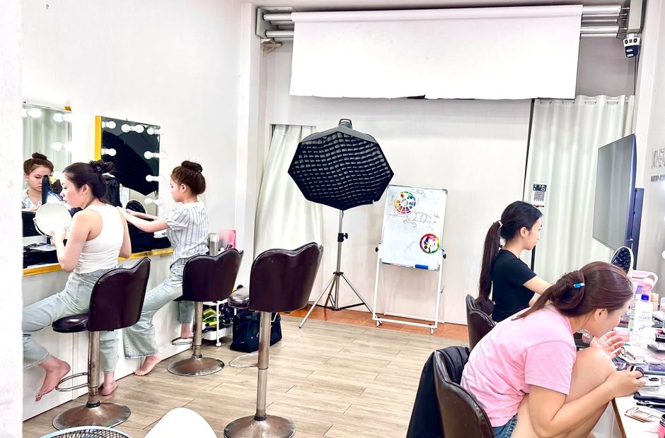 Buổi học lớp nhỏ tại studio