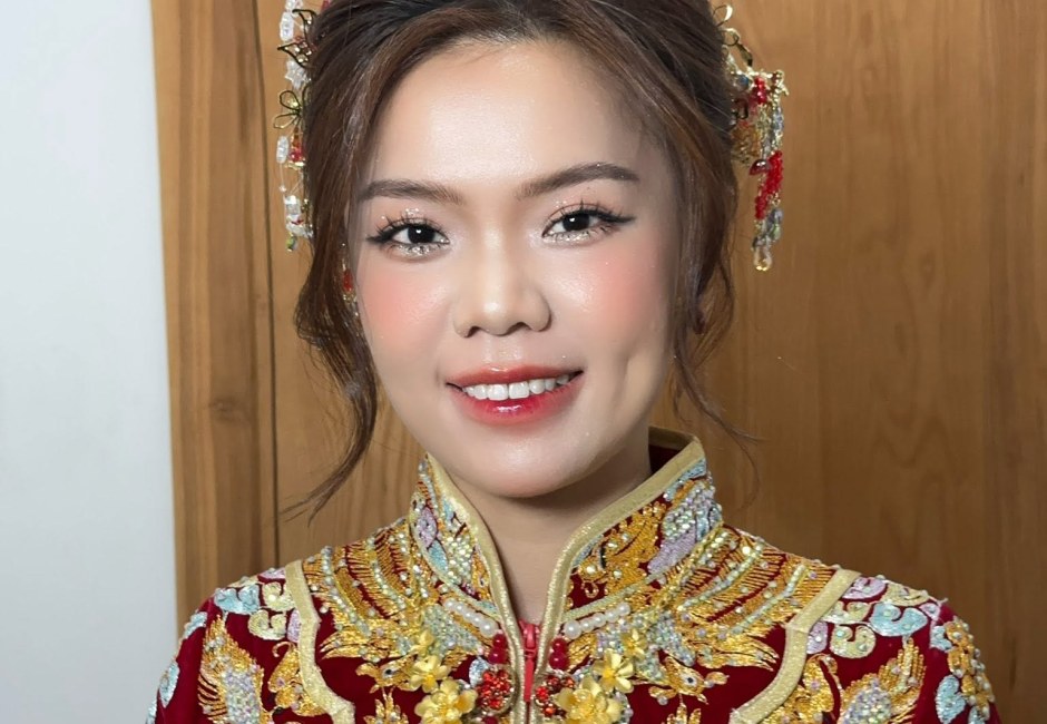 Cô dâu mặc áo dài truyền thống sau buổi trang điểm của Kiều Min
