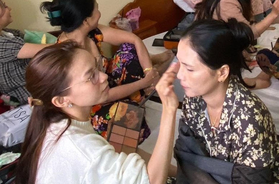 Thực hành trang điểm trên người mẫu