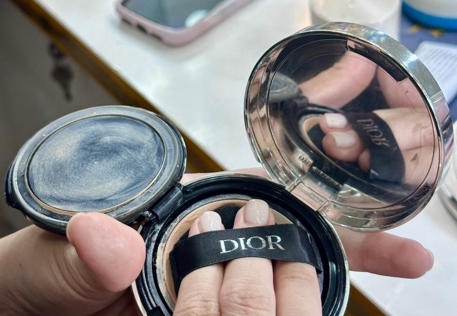 Mỹ phẩm chính hãng dùng trong dịch vụ trang điểm của Kiều Min