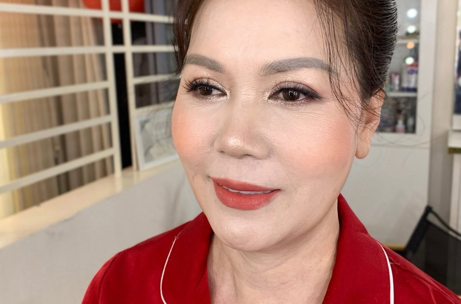 Tóc búi gọn cho tuổi trung niên