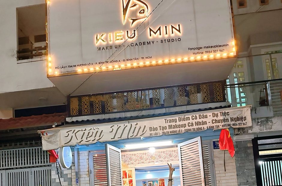 Mặt tiền studio Makeup Kiều Min với biển hiệu Kiều Min