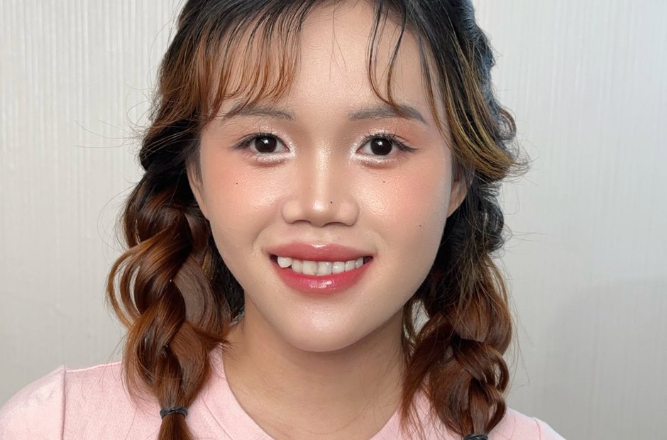 Son và má hài hòa với gương mặt