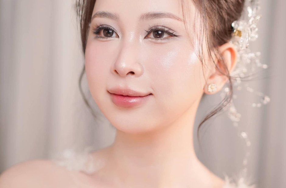 Cô dâu sau buổi trang điểm