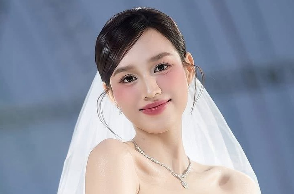 Cô dâu chụp ảnh ngoài trời