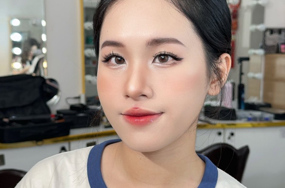 Trang điểm dự tiệc cho bạn trẻ