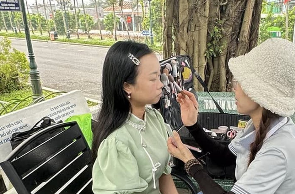 Thợ mang đồ nghề tới tận nơi