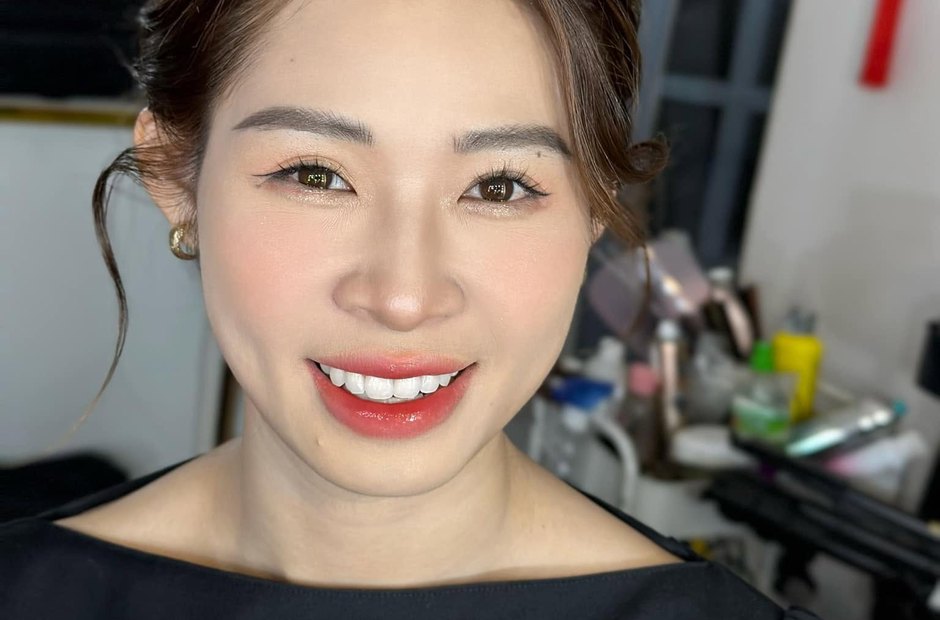Gương mặt có lớp nền ấm, tự nhiên