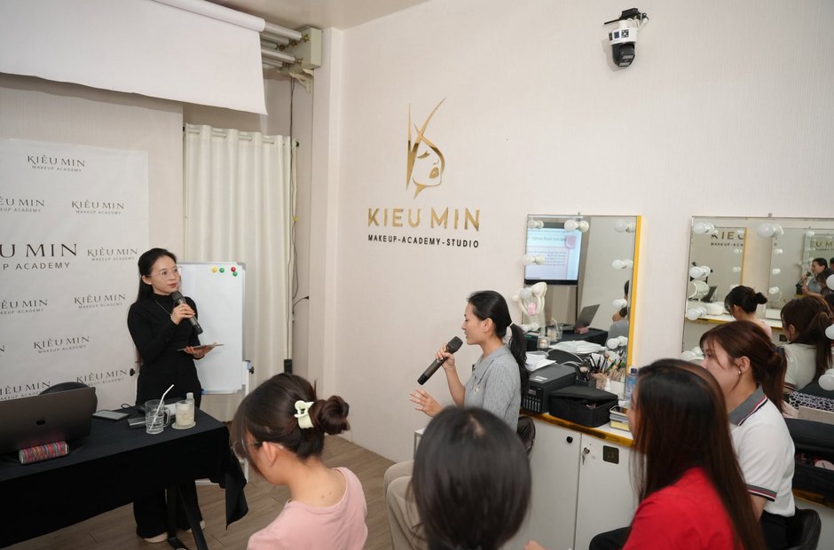 Buổi học lý thuyết tại Kiều Min Academy
