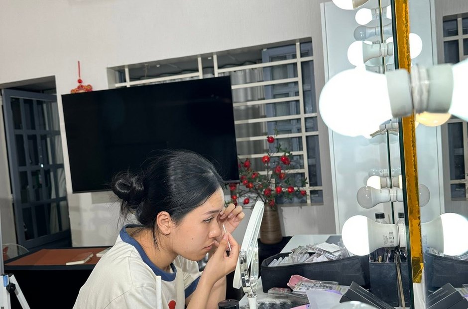 Góc làm việc với đồ nghề trang điểm