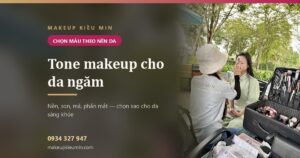 Kiều Min trang điểm cho khách bên cốp đồ nghề mở sẵn