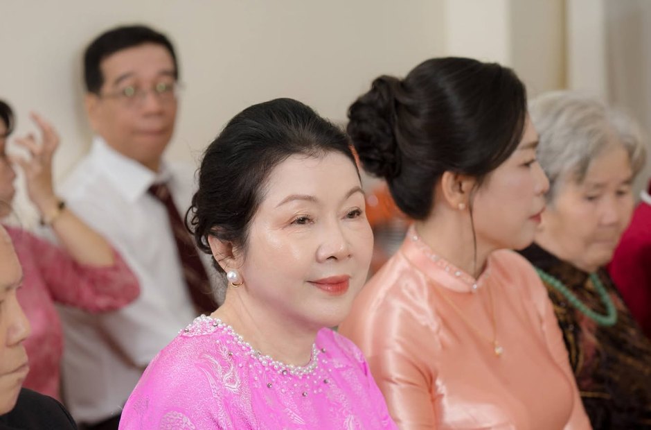Mẹ cô dâu trong tiệc cưới