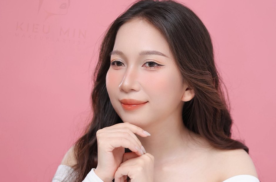 Gương mặt trang điểm hoàn thiện
