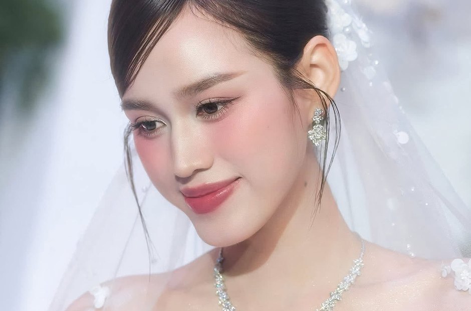 Trang điểm theo nét thật gương mặt