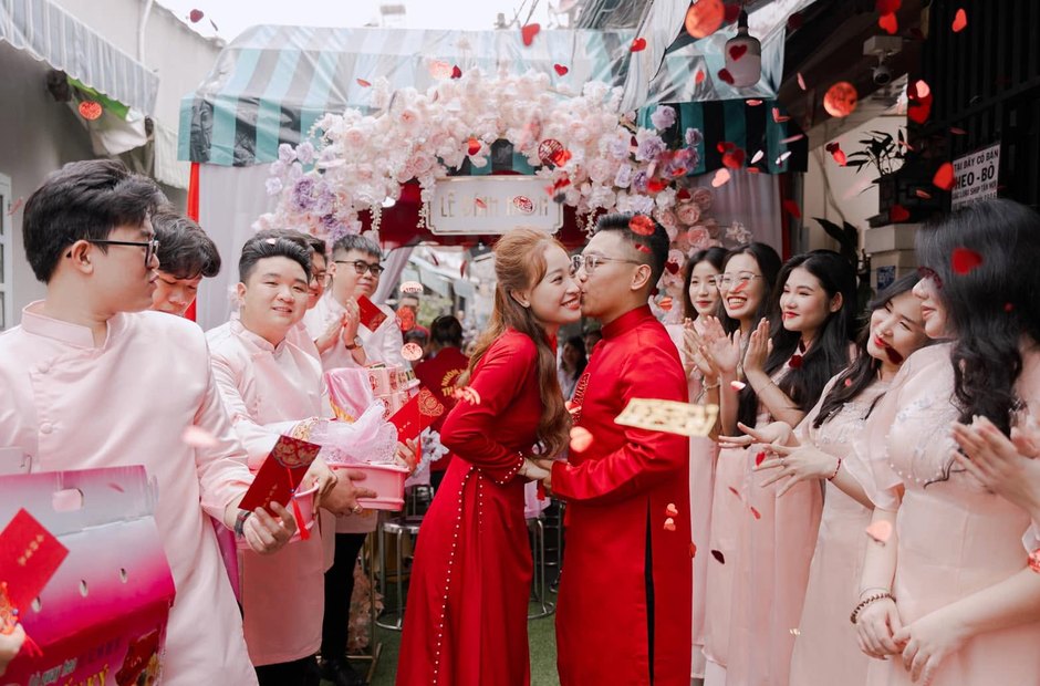 Hai bên gia đình trong buổi rước dâu