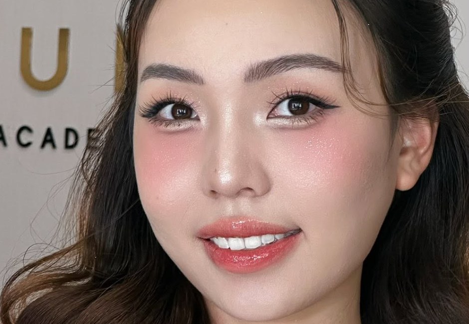 Khách nữ sau buổi trang điểm dự tiệc tại Makeup Kiều Min