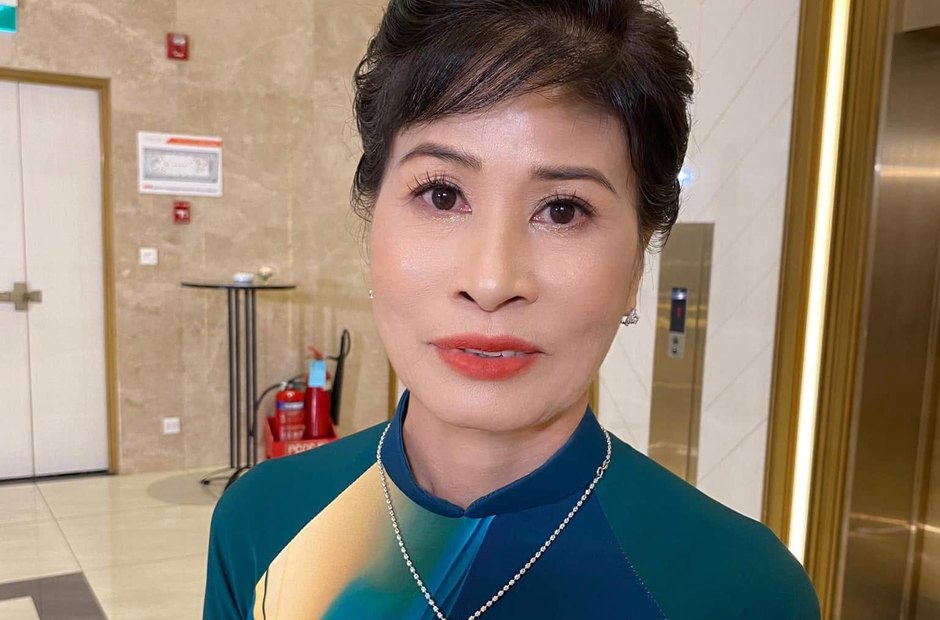 Mẹ trong trang phục áo dài ngày cưới