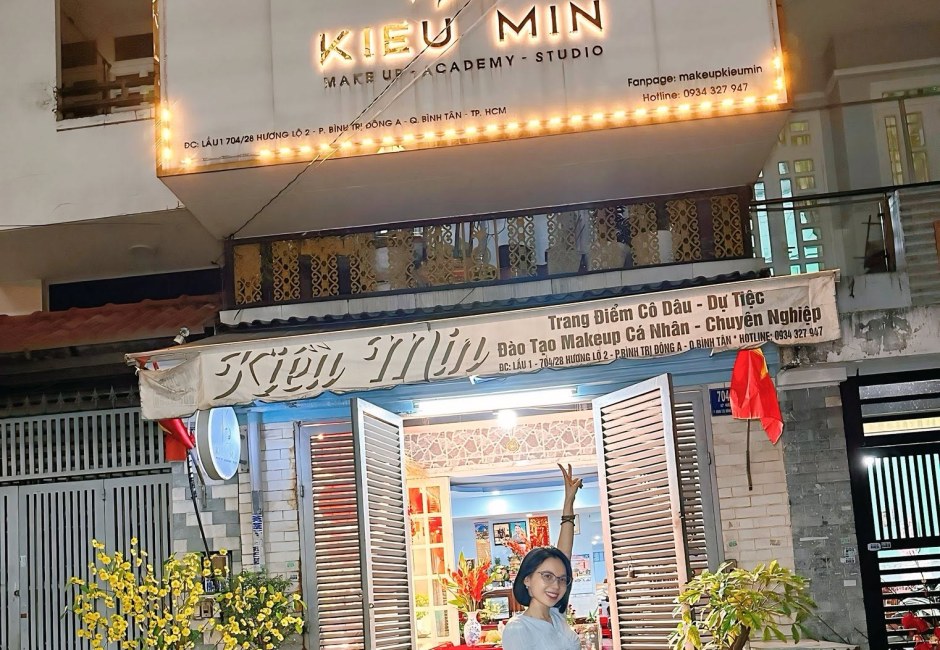 Mặt tiền studio Makeup Kiều Min trên Hương Lộ 2, khu Bình Tân