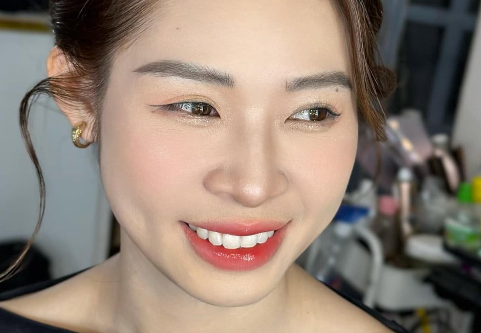 Khách dự tiệc của Kiều Min chụp ngay sau khi hoàn thiện lớp trang điểm