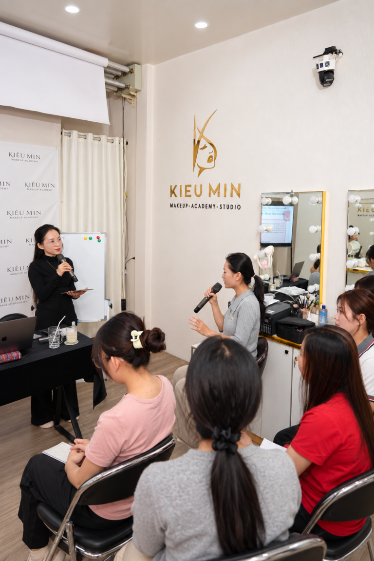 Lớp học makeup chuyên nghiệp tại Kiều Min Academy