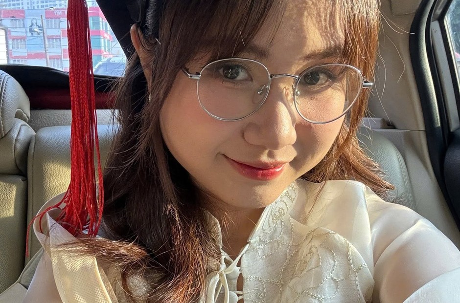 Makeup kỷ yếu má ửng nhẹ